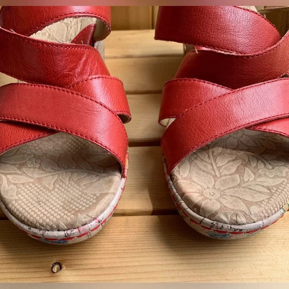 10M Women's B.O.C. Aundrea Red LeatherStrappy SlipOn Floral Cork Wedge Platforms - Picture 4 of 7